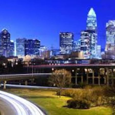 Cozy 2 Bedroom Duplex In Charlotte, Jacuzzi, Sleeps 6 Plus 2 외부 사진