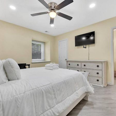 Cozy 2 Bedroom Duplex In Charlotte, Jacuzzi, Sleeps 6 Plus 2 외부 사진