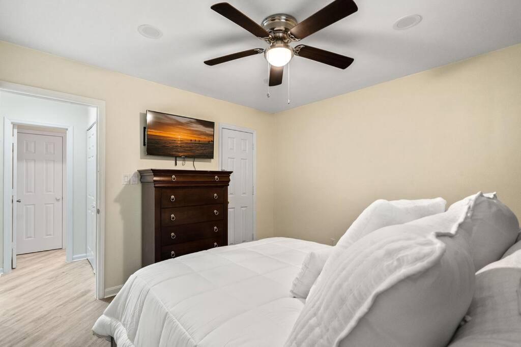 Cozy 2 Bedroom Duplex In Charlotte, Jacuzzi, Sleeps 6 Plus 2 외부 사진