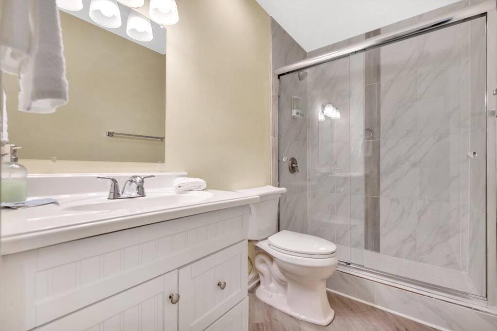 Cozy 2 Bedroom Duplex In Charlotte, Jacuzzi, Sleeps 6 Plus 2 외부 사진