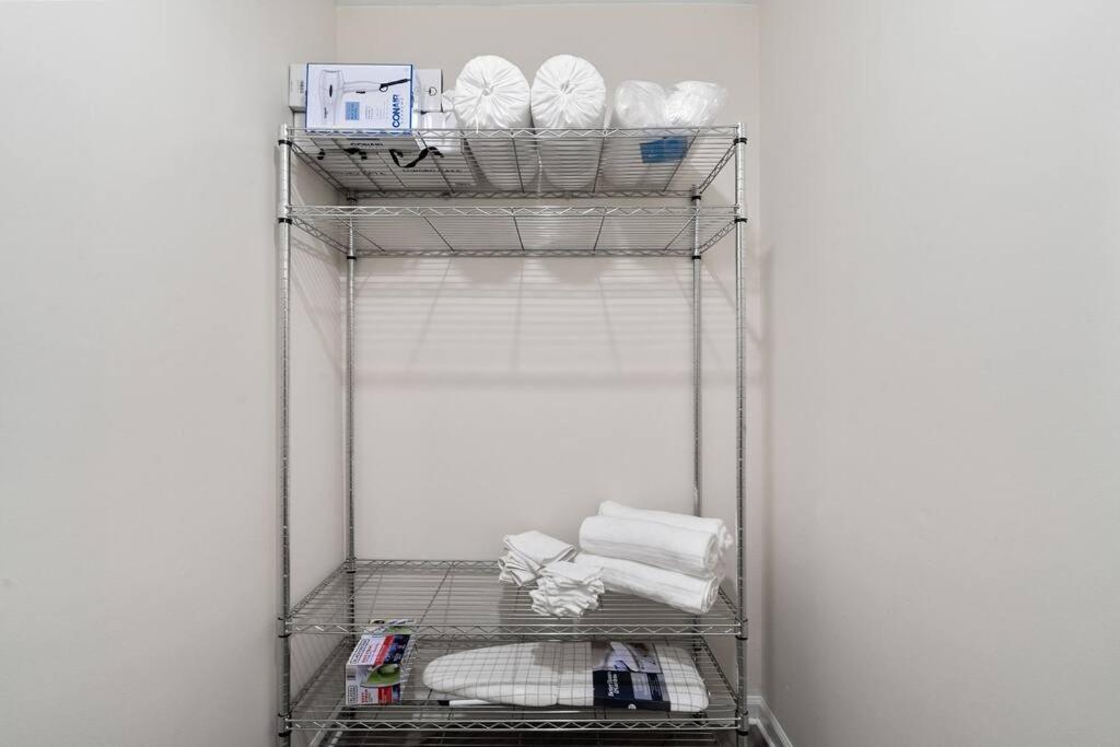 Cozy 2 Bedroom Duplex In Charlotte, Jacuzzi, Sleeps 6 Plus 2 외부 사진